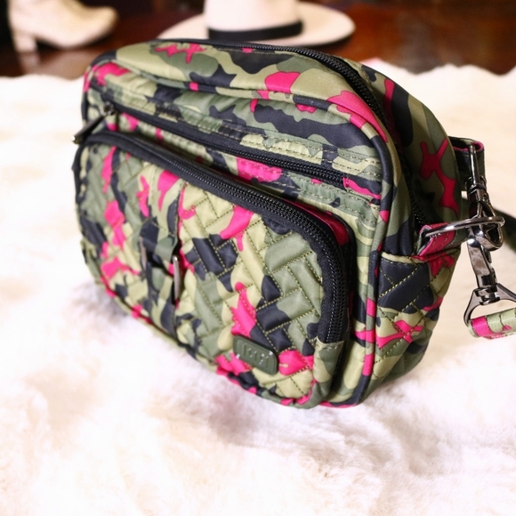 Handbags - Lug Carousel Lightweight Convertible Belt Camouflage, crossbody